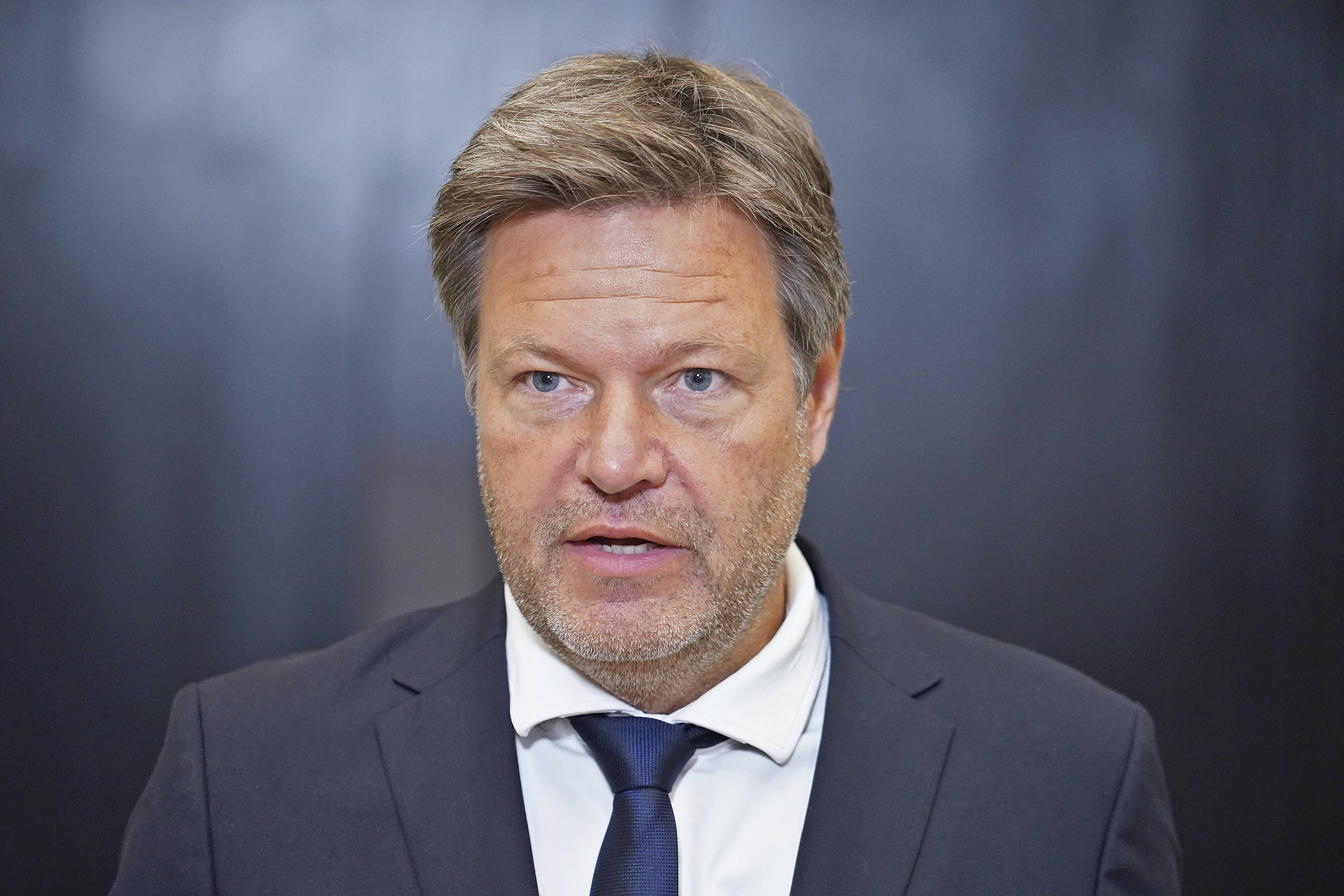 Klage gegen Robert Habeck eingereicht - Er verweigert Herausgabe von Unterlagen! Will Habeck etwas verbergen?