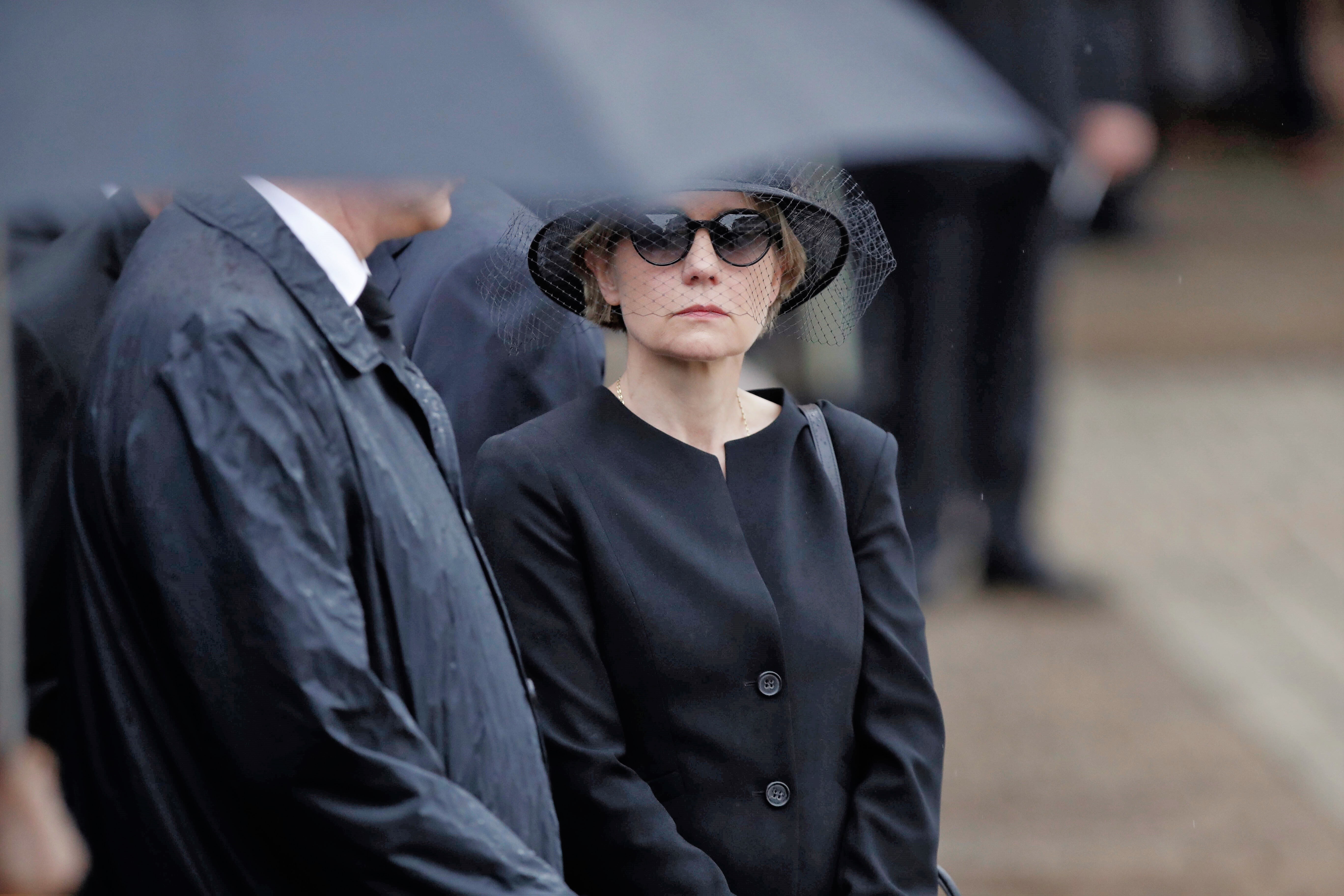 Entsetzen über die Witwe von Helmut Kohl - lässt sie das Grab des Altkanzlers verkommen? 