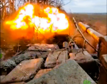 Dramatisches Video - Russisches Minenräumfahrzeug explodiert bei Räumarbeiten - war es eine Falle?