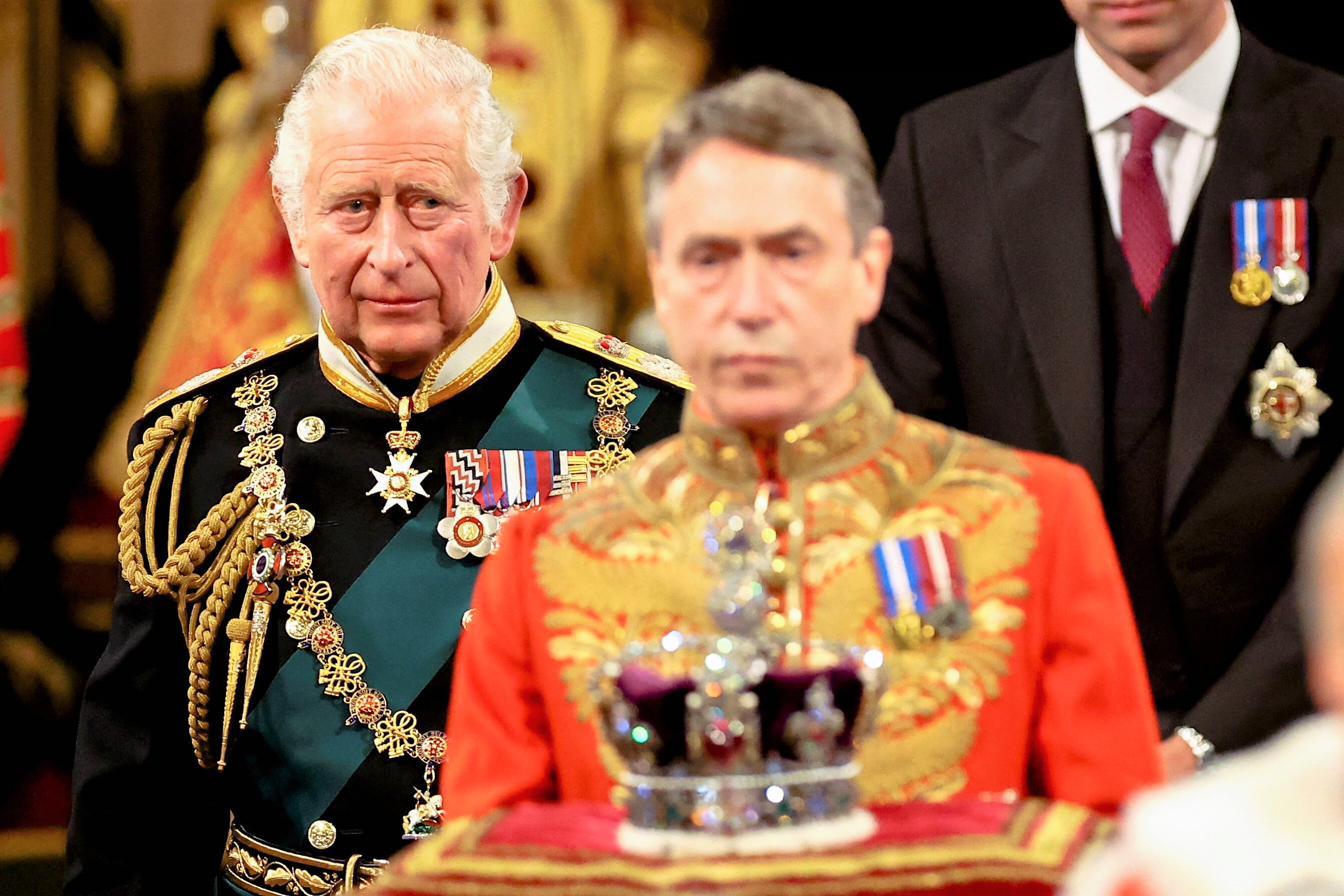 Letzter Versuch zur Versöhnung von König Charles - Harry und Meghan erhalten Einladung zur Krönungsfeier!