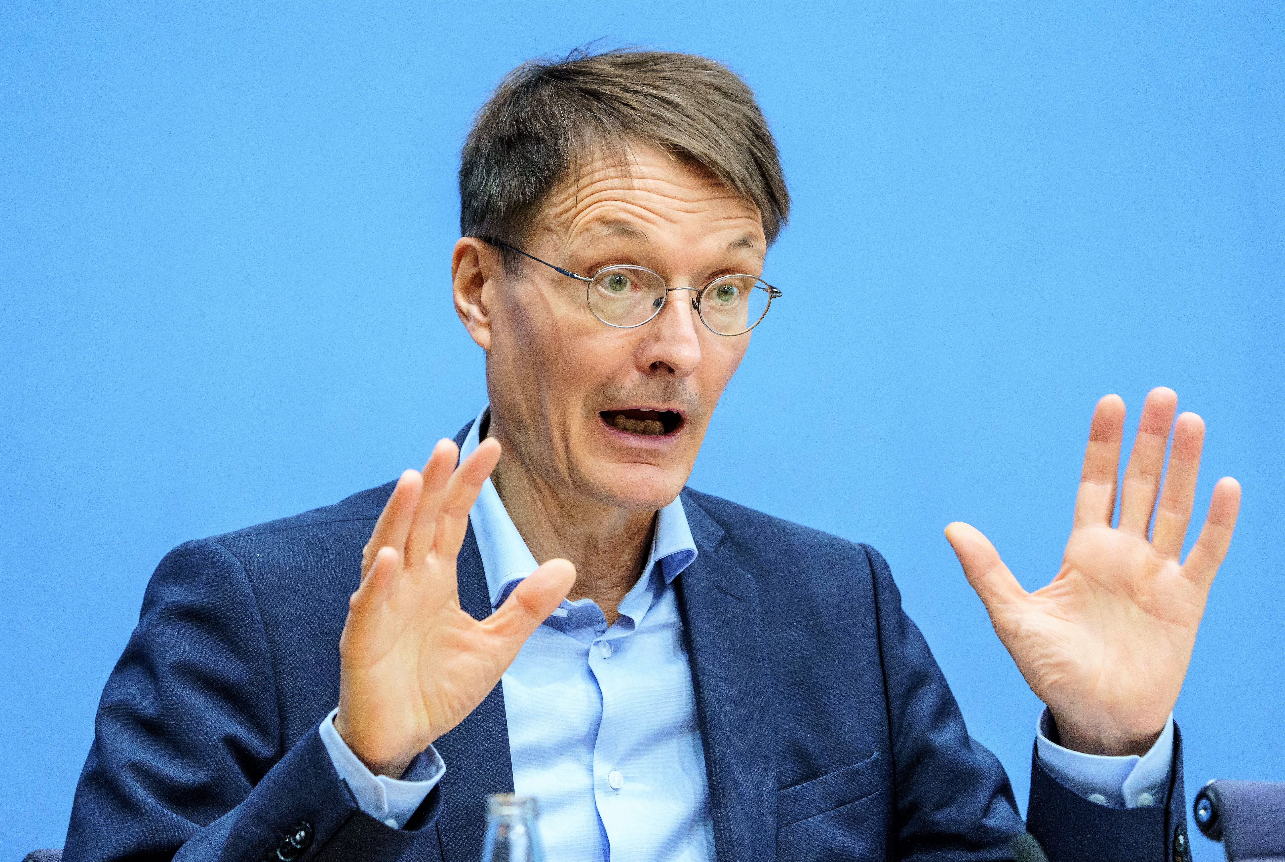 Skandal-Tweet von Lauterbach nach Silvester-Krawallen - Lauterbach will Chaoten Wohnungen kündigen!