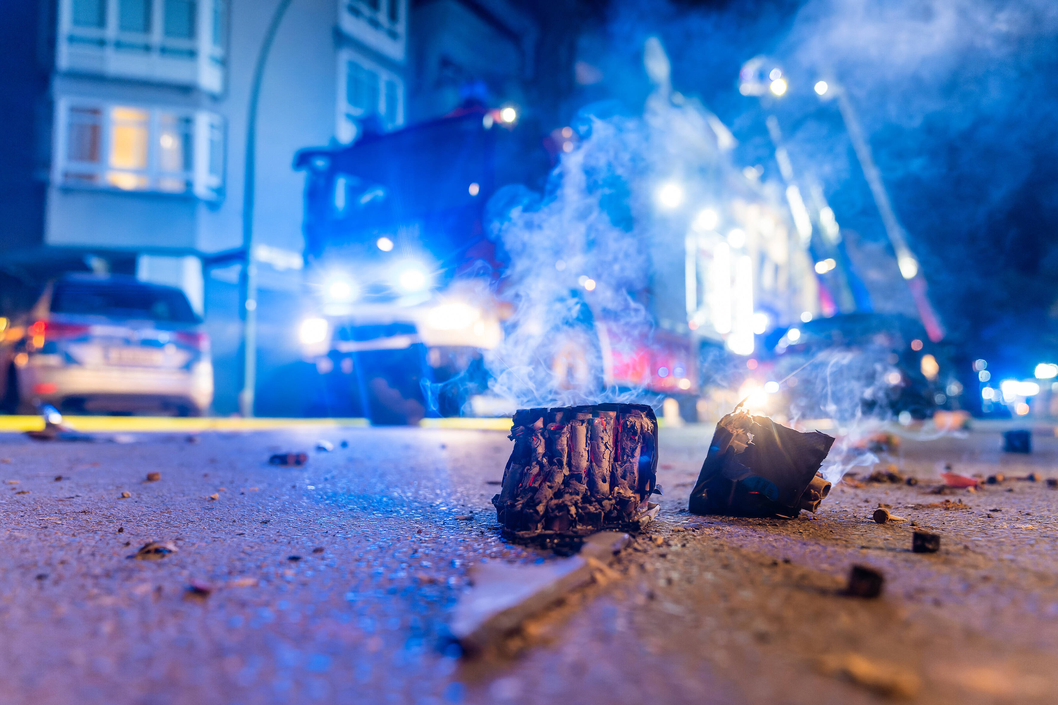 Silvester der Schande! - Nach Angriffen auf Polizisten und Rettungskräfte - Innenministerin fordert Haftstrafen!