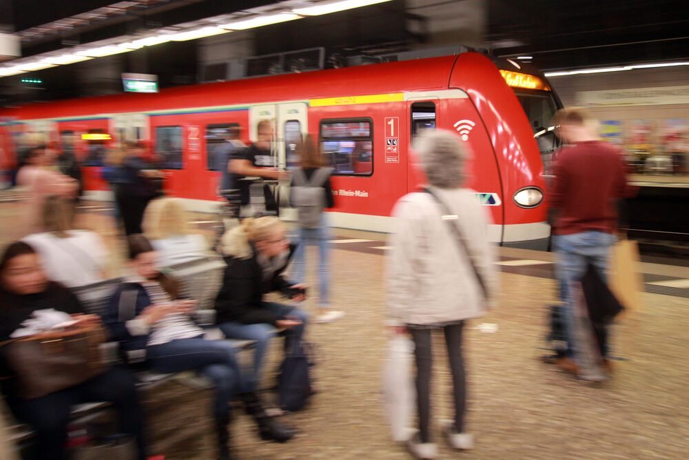 Reizgas-Angriff in U-Bahn! 18 Menschen verletzt - Angriff bei Fahrkartenkontrolle eskaliert!