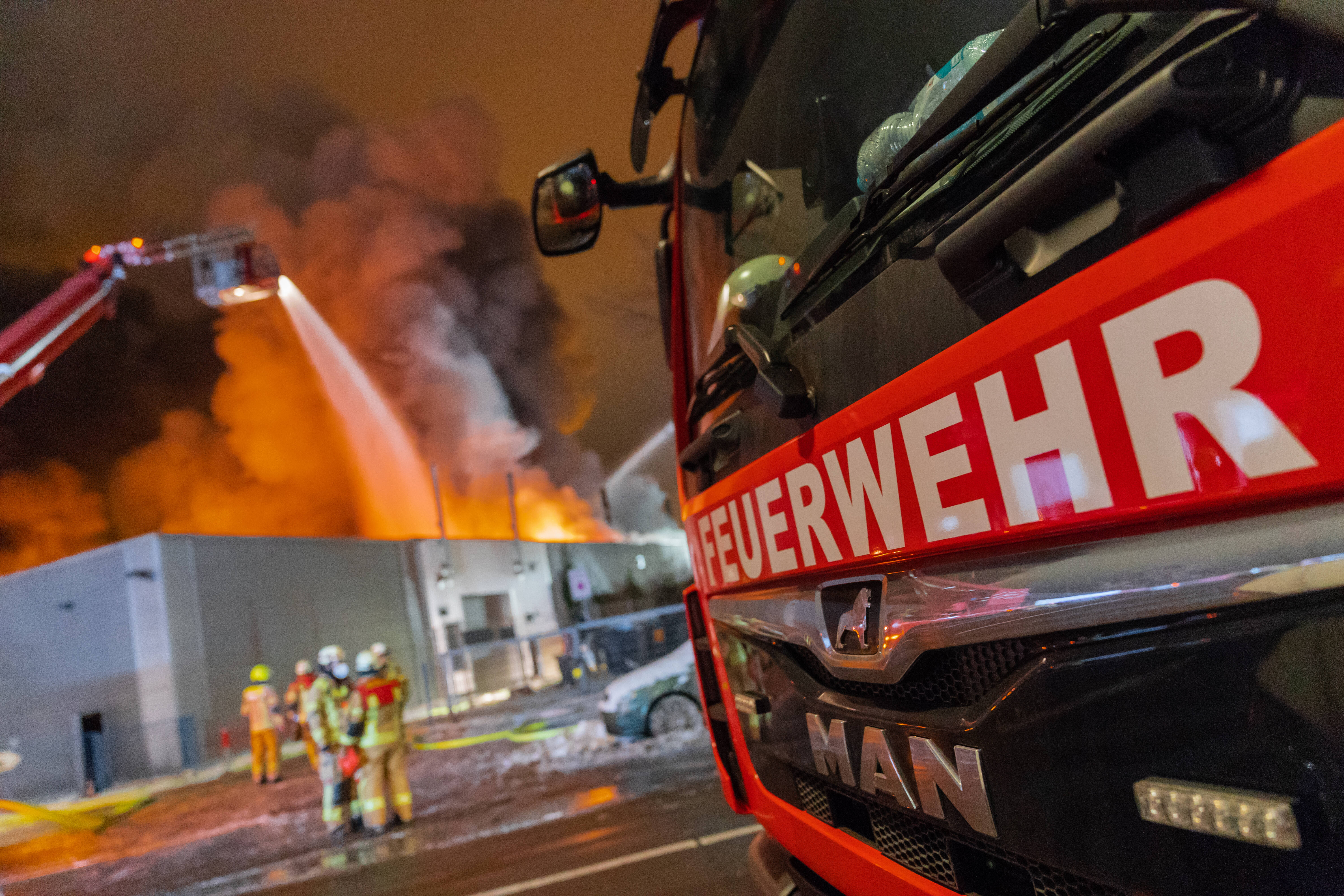 Brand im Krankenhaus - 90-jährige Frau stirbt bei Rettungsversuch! 4 weitere Menschen verletzt!