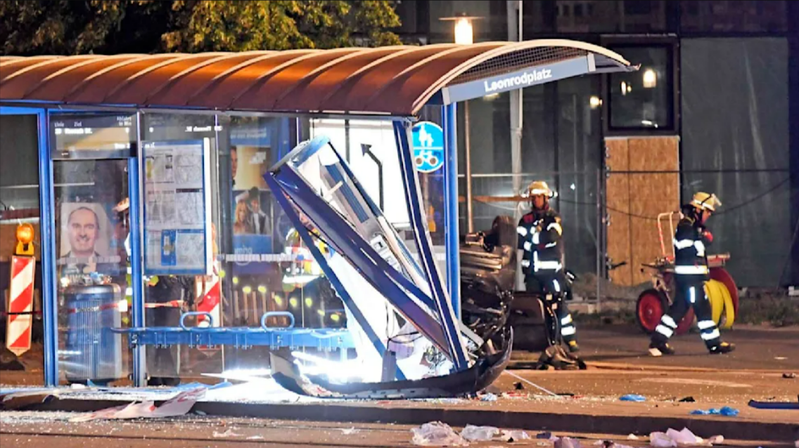 Fussball-Nachwuchshoffnung an Bushaltestelle überfahren! Betrunkener Raser tötet einen Menschen!