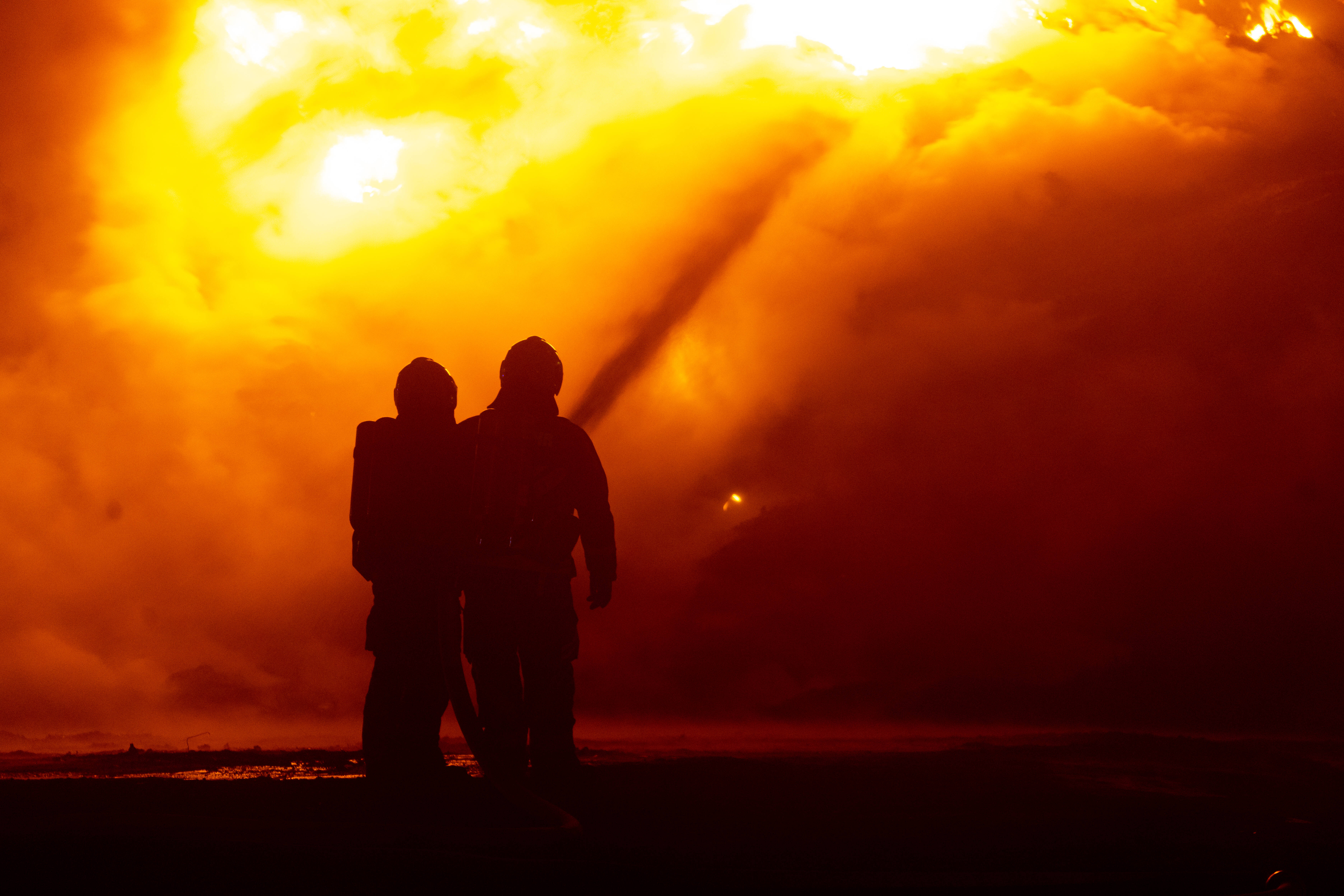 Großbrand in München! "Halten Sie Fenster und Türen geschlossen"! Schwerstarbeit für die Einsatzkräfte