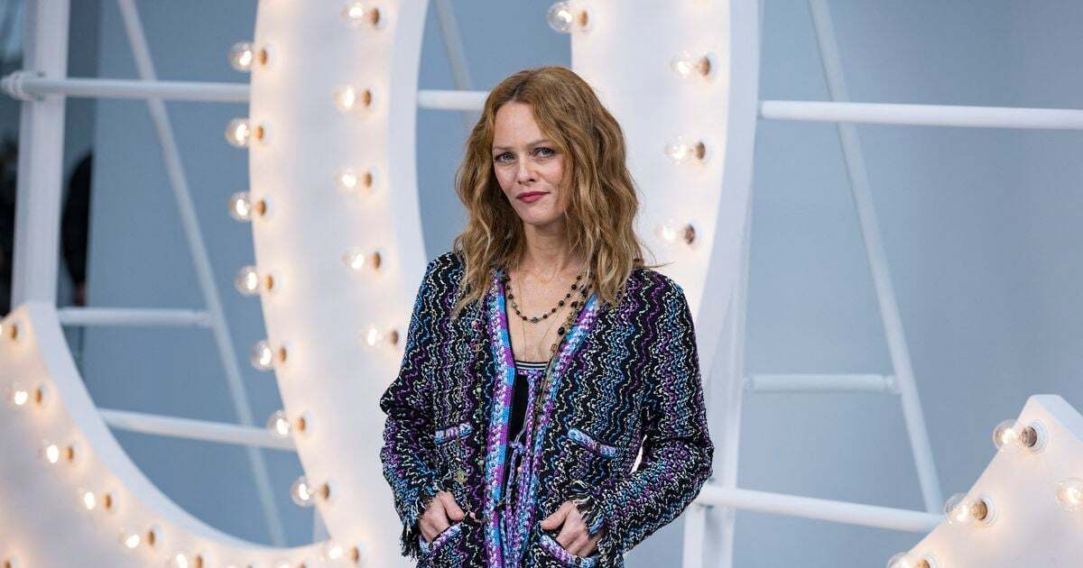 Vanessa Paradis contrainte d'annuler à Bourges : son manager s'exprime