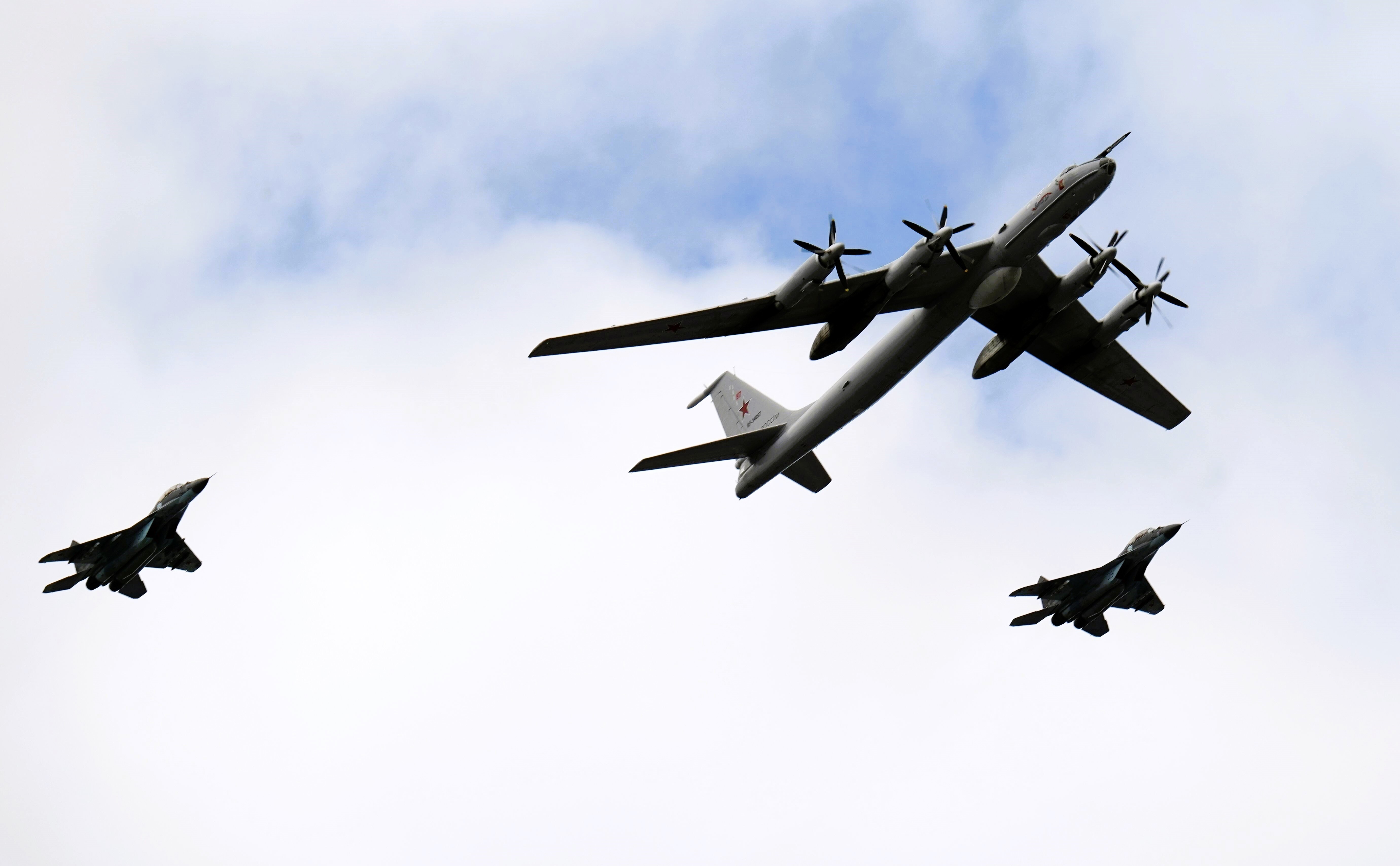 Russische Bomber über dem japanischen Meer! Drohung Während des Besuchs des japanischen Ministerpräsidenten in Kiew