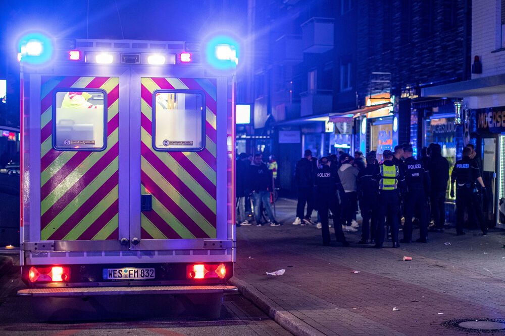 Schock in Karlsruhe - Kleiner Junge (8) bei Unfall zwischen 2 Fahrzeugen eingeklemmt, er hatte keine Chance!