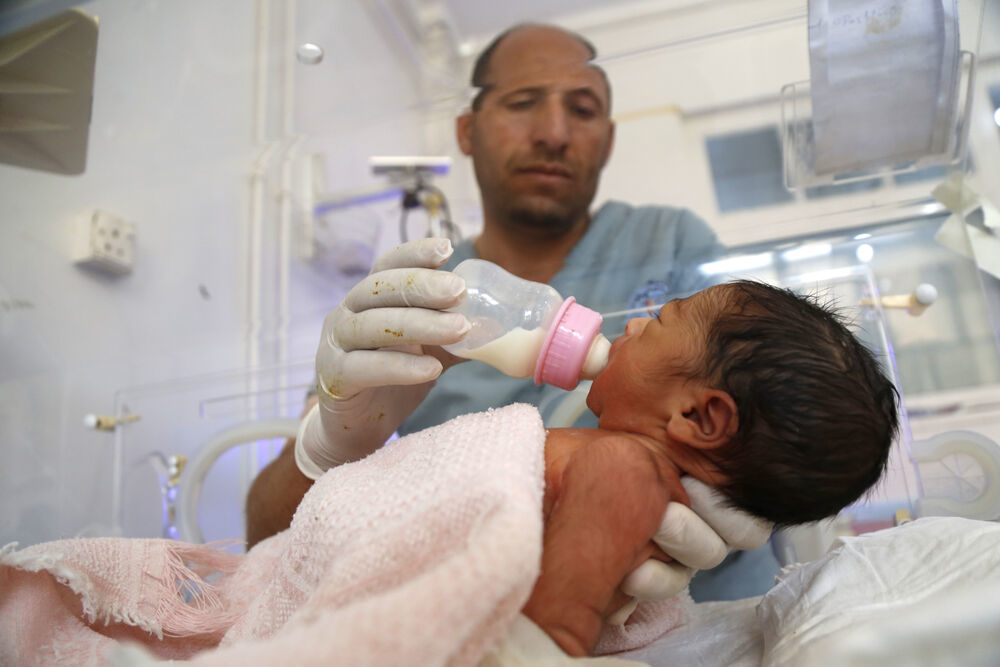 NRW: Baby leblos in Krankenhaus eingeliefert - Vater in U-Haft! Was ist geschehen?