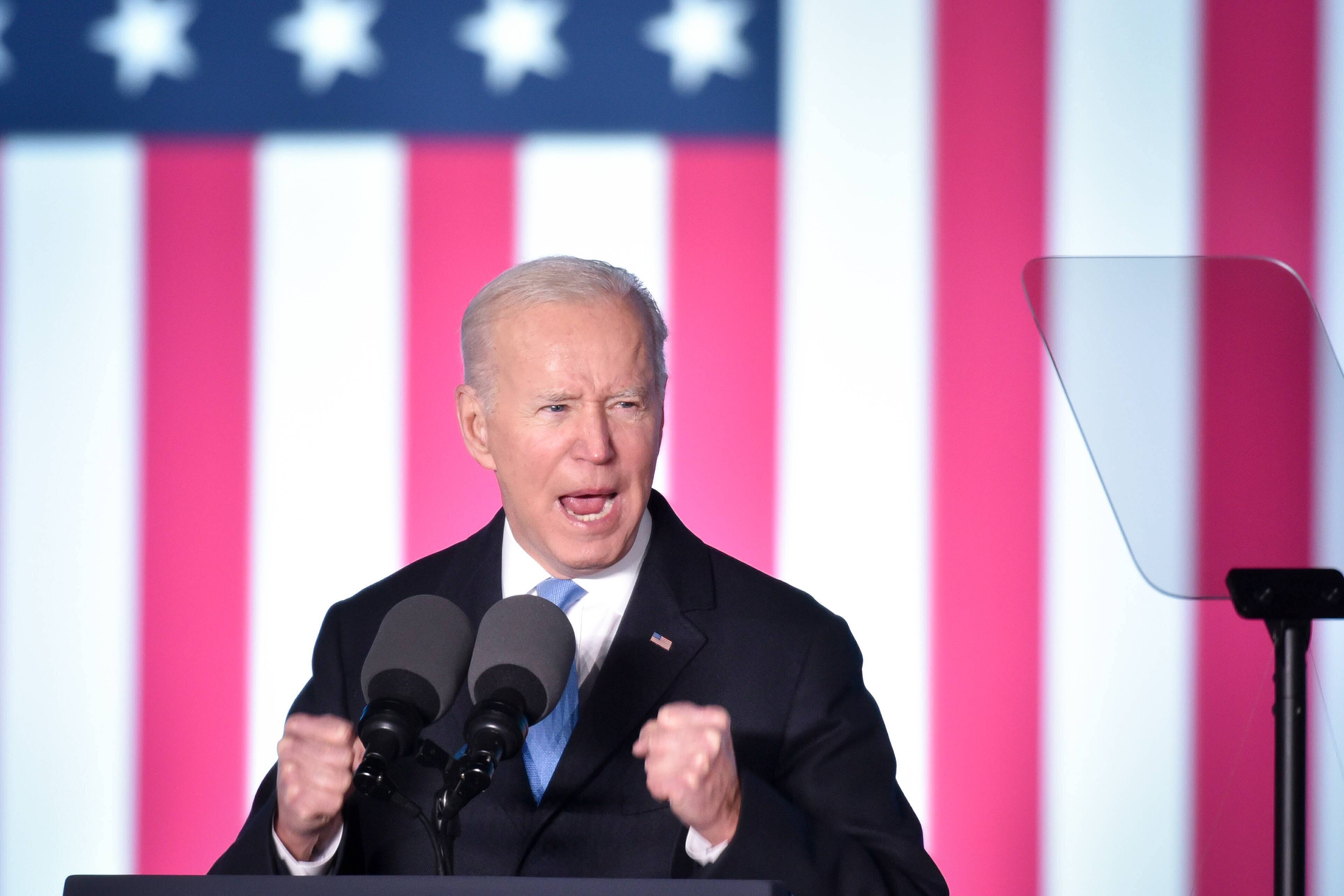 Biden Confronts Putin and Defends Ukraine, Labels Trump as a Threat to Democracy