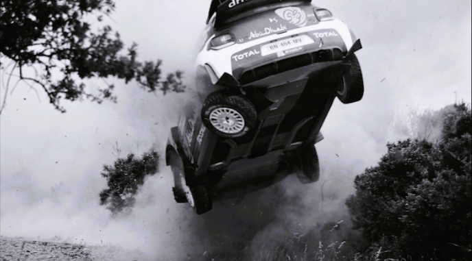 Wagen rast bei Autorennen in die Zuschauer! - 7 Todesopfer bestätigt