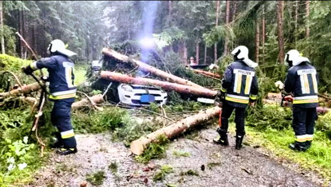 Katastrophenalarm! Heftige Unwetter in Teilen von Deutschland - In einigen Gebieten wurden Straßen und Keller überflutet